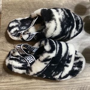 Ugg fluff slippers